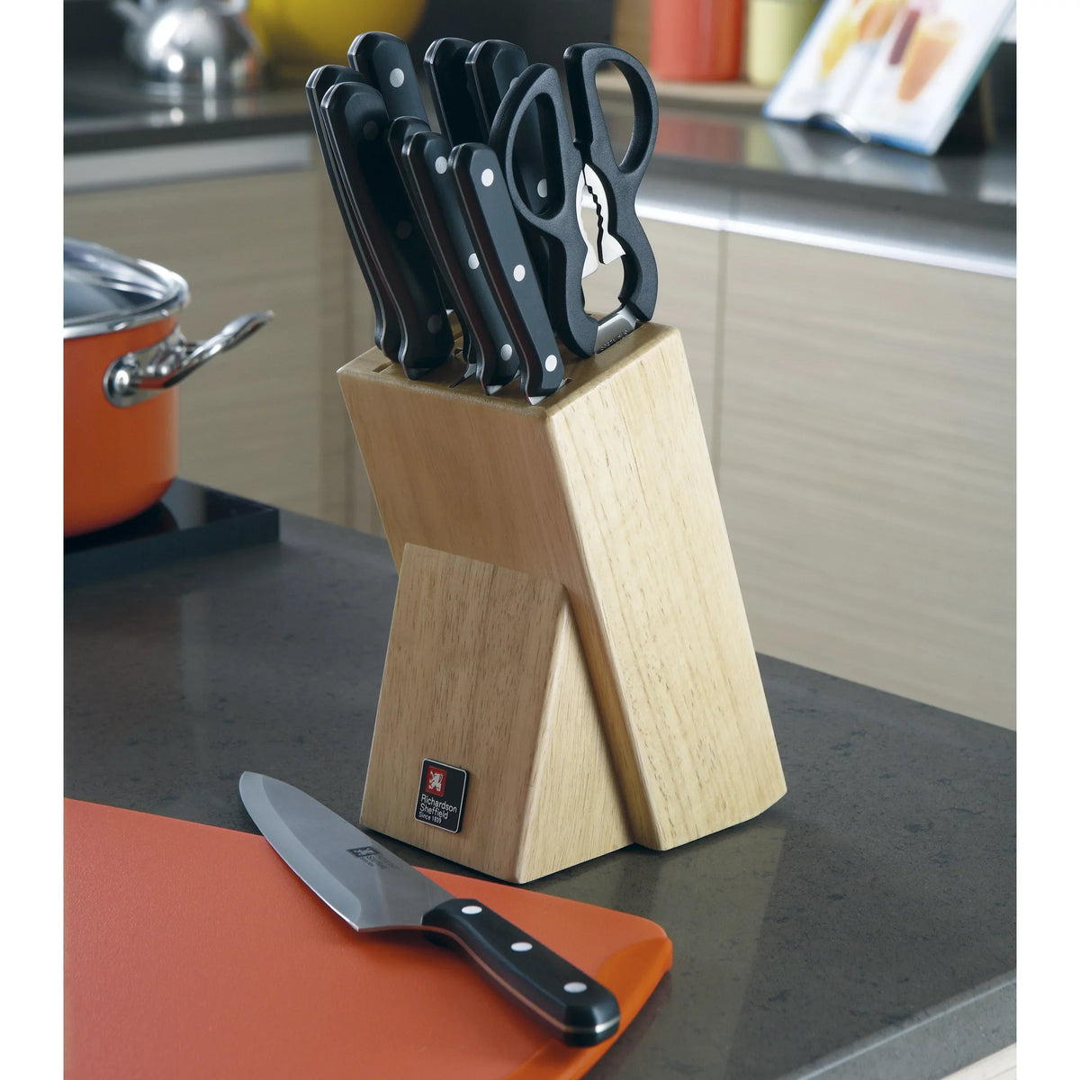 Bloc 15 pièces - Cucina | Richardson Sheffield — ambiance de la gamme Cucina, autre composition vendue séparément — Cuisine de France