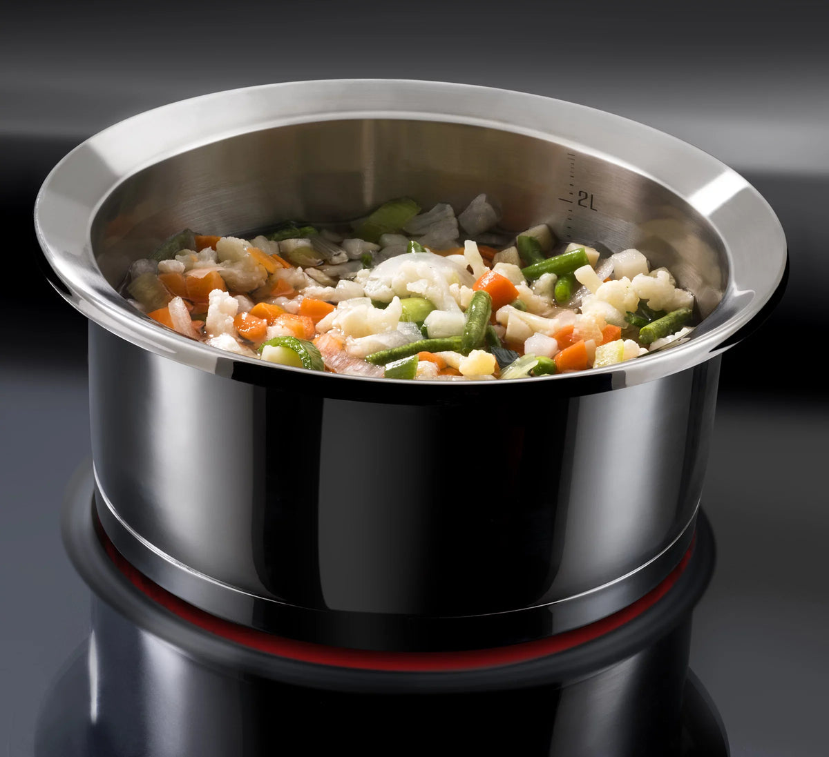 Cuisinox Ycône — casserole inox 20 cm en cuisson, vue 3 — Cuisine de France