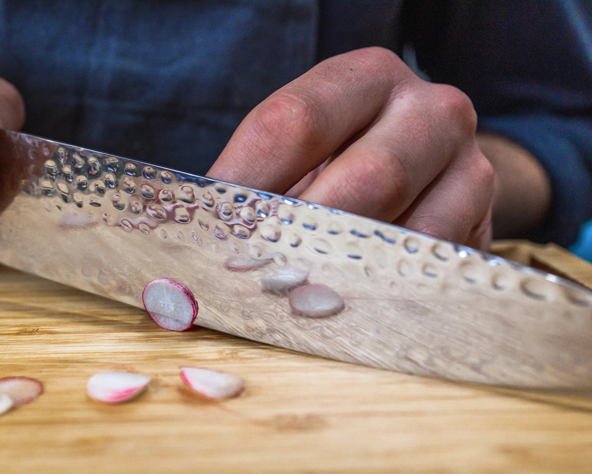 Planche à découper KOTAI en bambou avec rigole et réservoir à jus – 40 x 30 x 2 cm