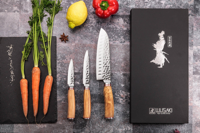 Coffret Wusaki Damas Olive 10CR – 3 couteaux : santoku alvéolé 17 cm + universel 12 cm + office 9 cm
