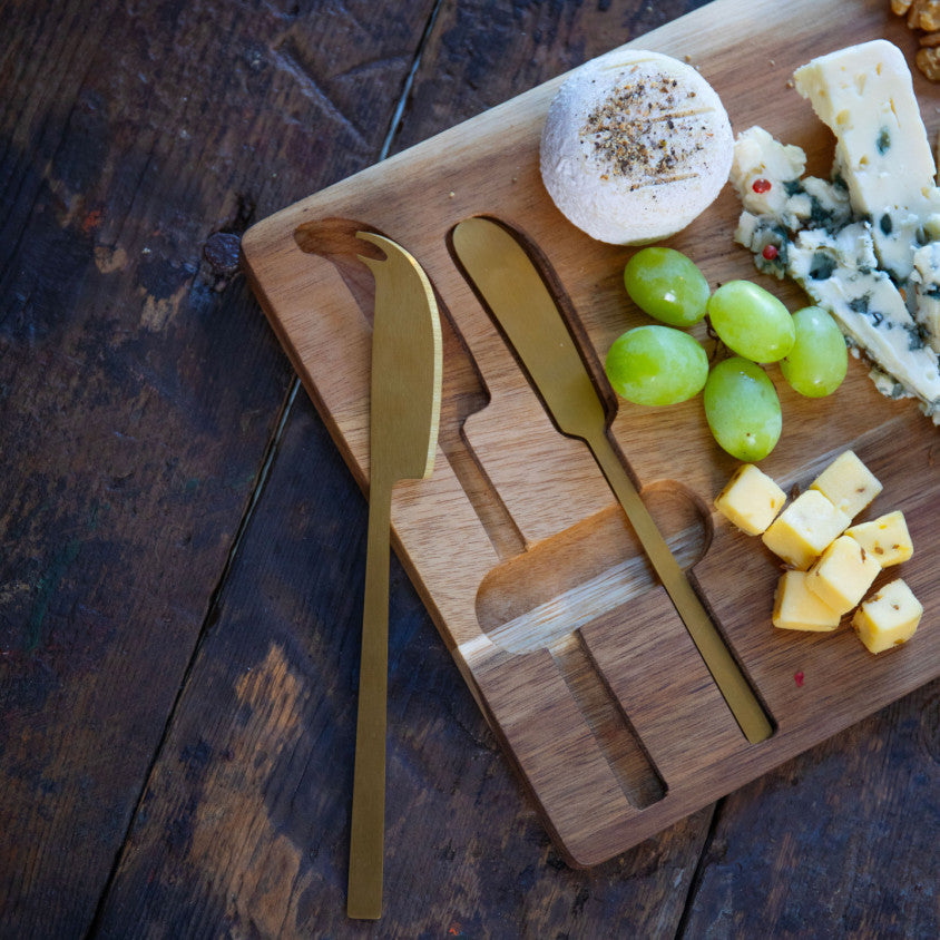 Plateau à fromage en acacia et ses couteaux Livoo