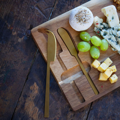Plateau à fromage en acacia et ses couteaux Livoo