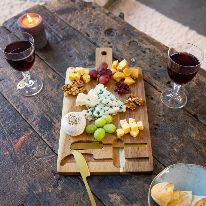 Plateau à fromage en acacia et ses couteaux Livoo
